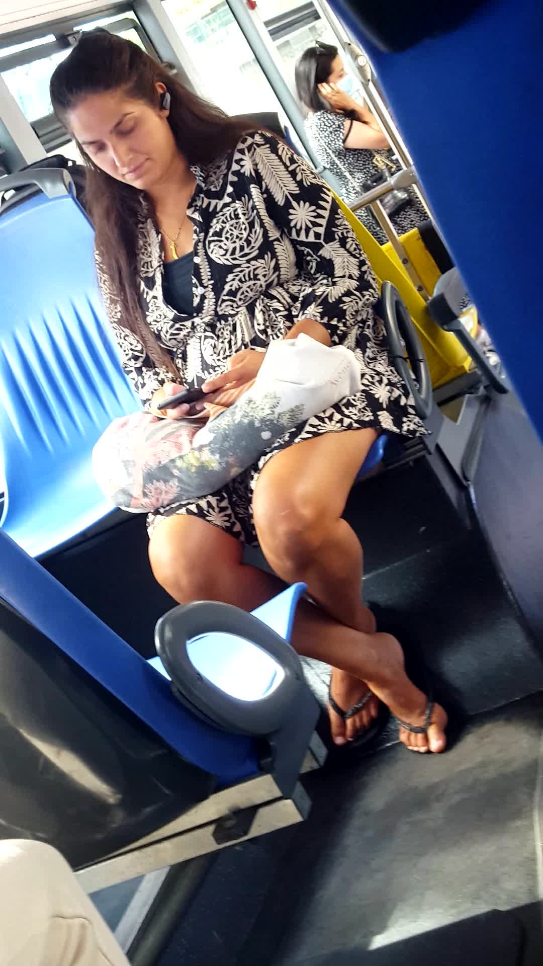 Candid Yummy Legs and Feet in Black Flip Flops of a Brunette Woman on the  Bus (faceshot)