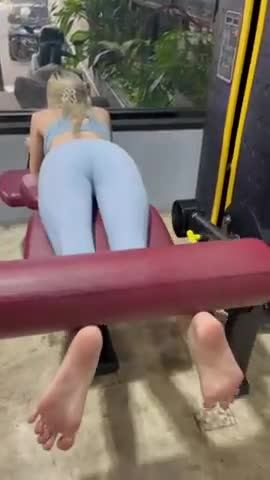 Bare Foot Porn - Barefoot blonde exposes her sexy feet while working out at the gym